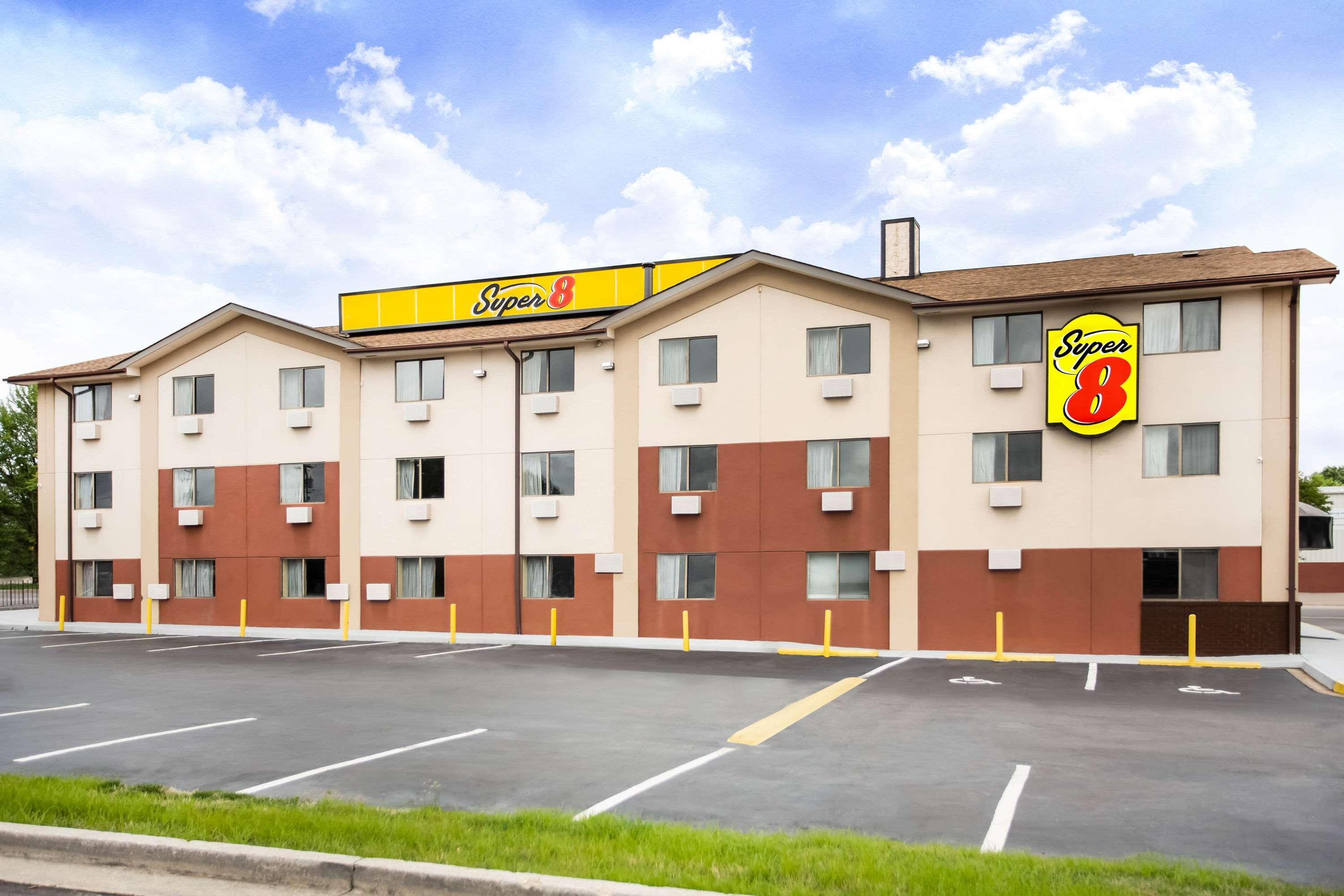 Super 8 By Wyndham Chester/Richmond Area Exterior foto